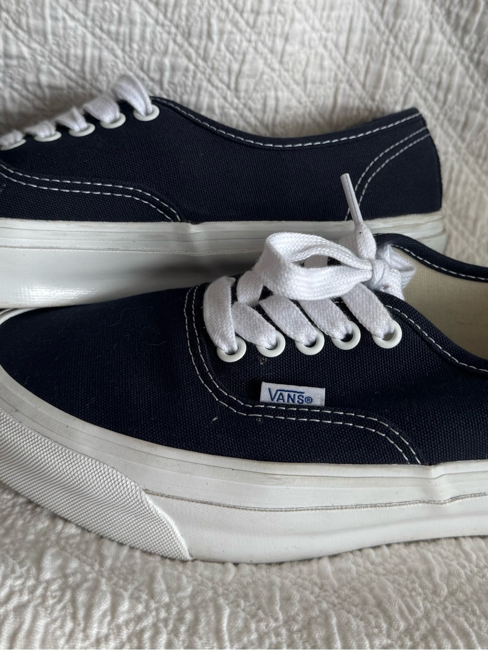 Vans Men’s 9 Low-Top Canvas Sneakers - Navy w White Laces. (Women 10.5) - Picture 3 of 6
